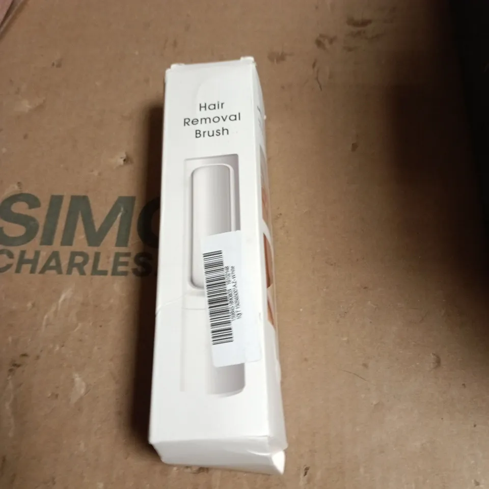 APPROXIMATELY 20 ASSORTED COSMETIC ITEMS INCLUDING HAIR REMOVAL BRUSH , FIXODENT TOOTHPASTE AND DOVE BODY LOTION 