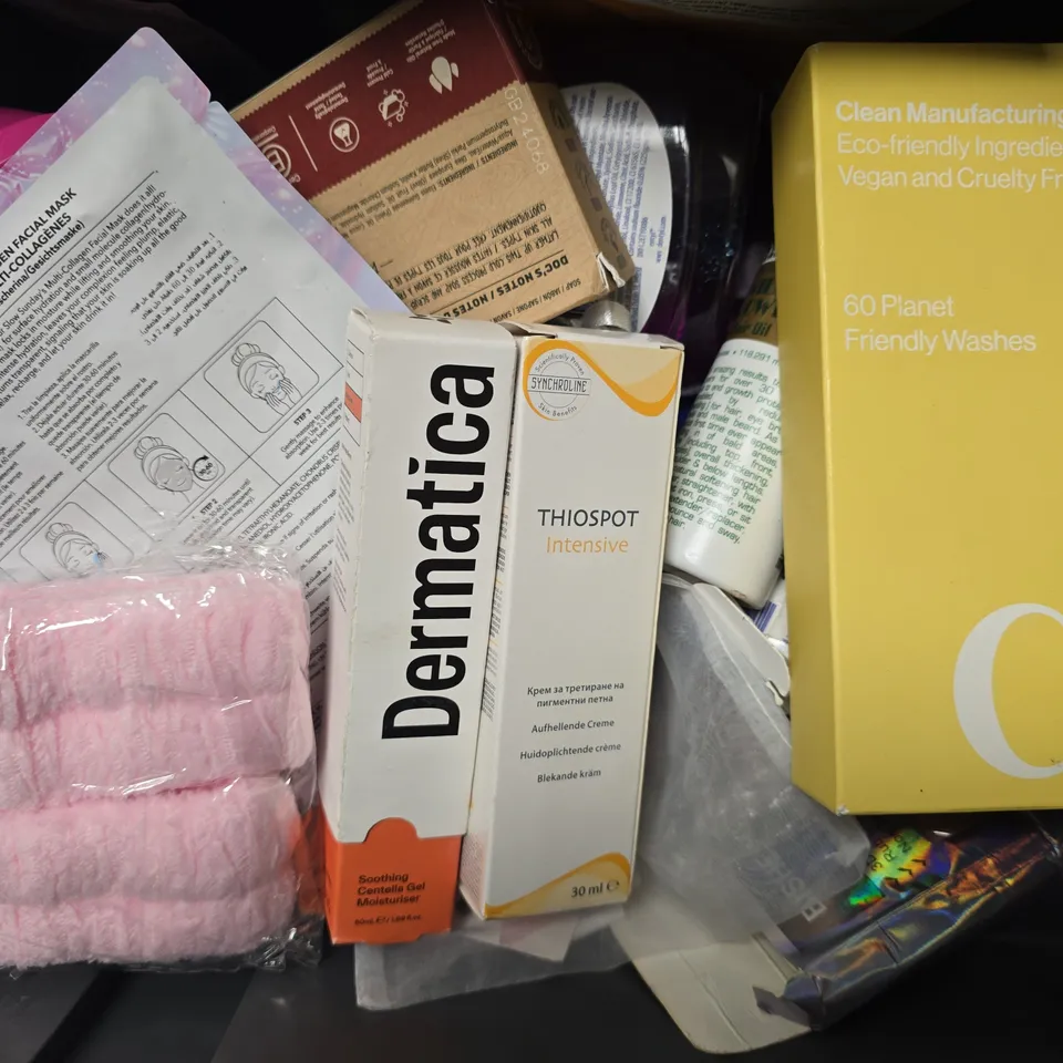 APPROXIMATELY 15 ASSORTED HEALTH & BEAUTY ITEMS TO INCLUDE - FINI SEA SALT SPRAY , HAIR REMOVAL CREAM ETC