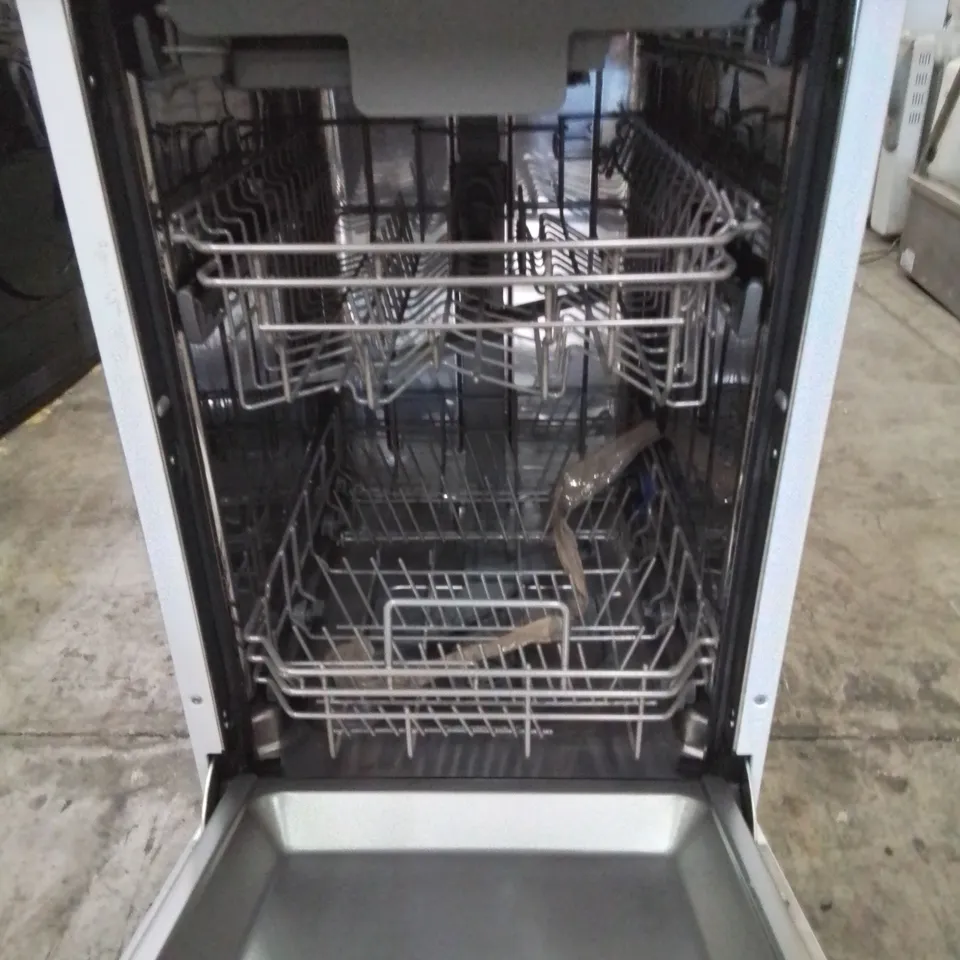 HISENSE SLIMLINE FREESTANDING 10 PLACES DISHWASHER IN WHITE -COLLECTION ONLY-