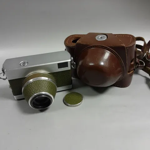 UNBRANDED VINTAGE CAMERA WITH CASE