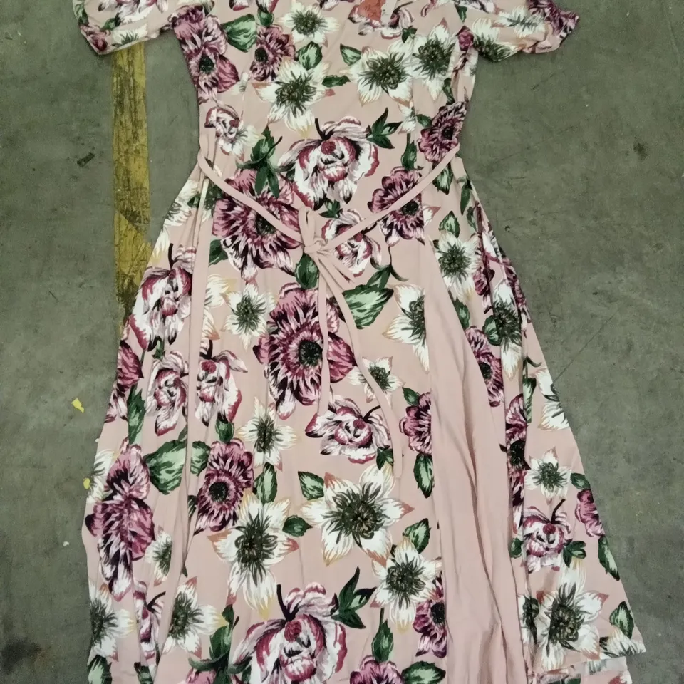 APPROXIMATELY 5 BRAND NEW NINA LEONARD DRESSES LARGE