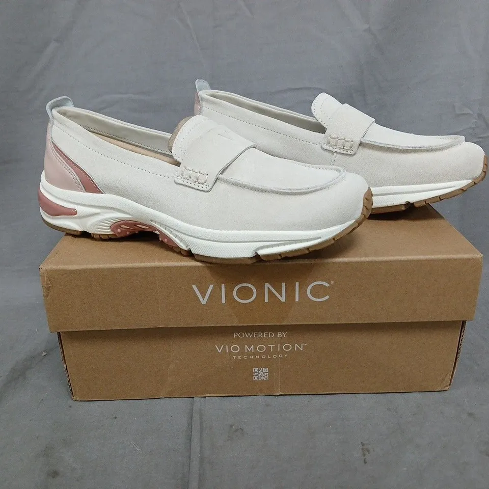 BOXED PAIR OF VIONIC 23 WALK LOAFERS IN CREAM/CAMEO ROSE SIZE 5