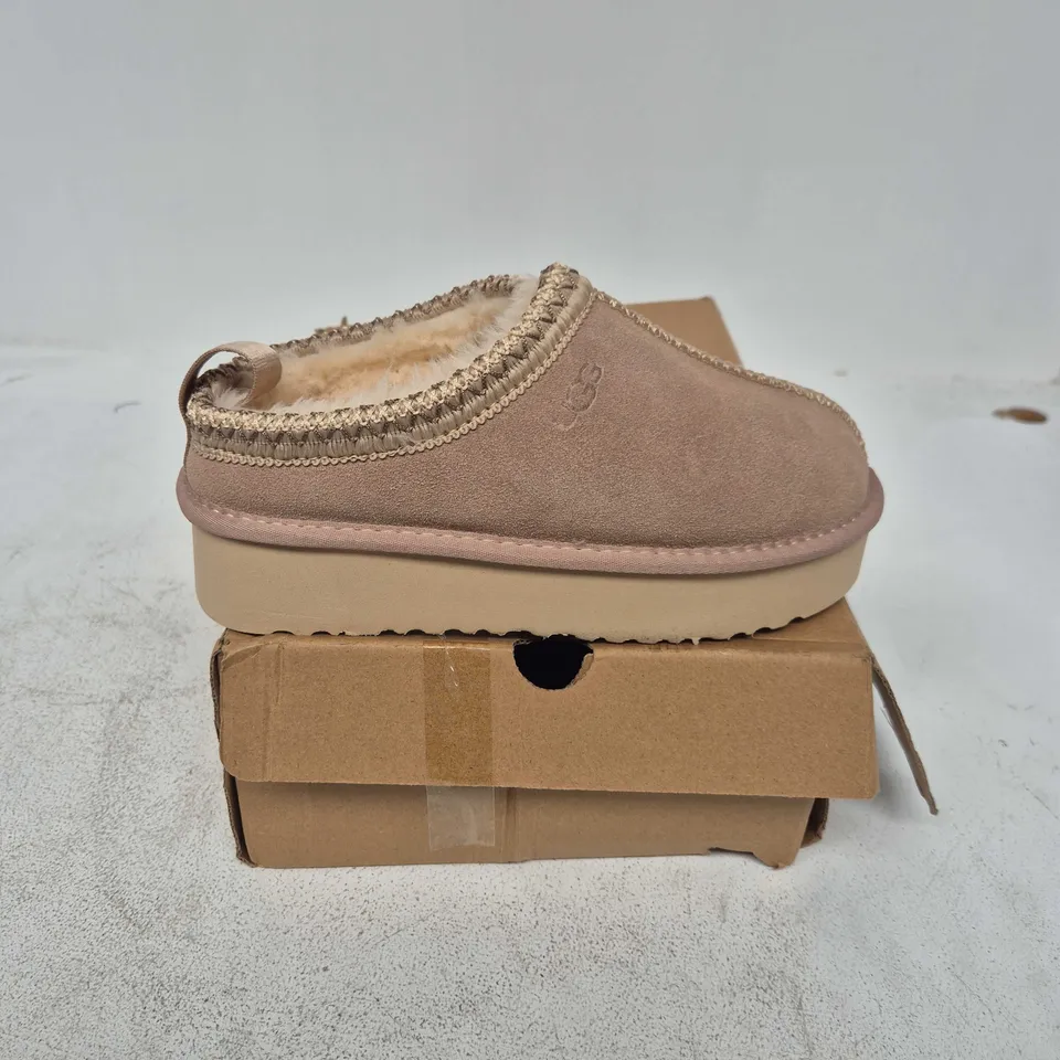 BOXED PAIR OF UGG TAZZ SLIPPERS IN NATURAL BEIGE - SIZE 38