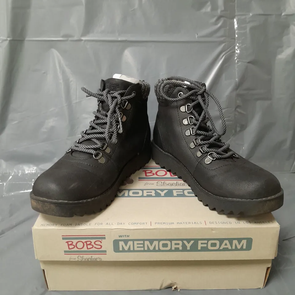 BOBS FROM SKECHERS HIKING BOOTS BLACK SIZE 5.5