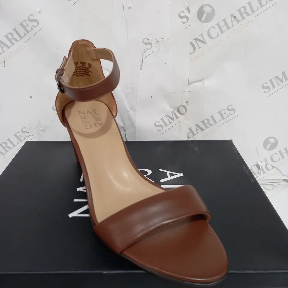 BOXED PAIR OF SIZE 8 VERA HEEL SANDAL BROWN