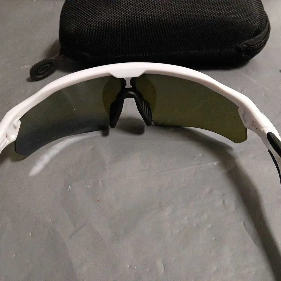 PAIR OF OAKLEY WHITE SPORTS STYLE GLASSES IN CASE