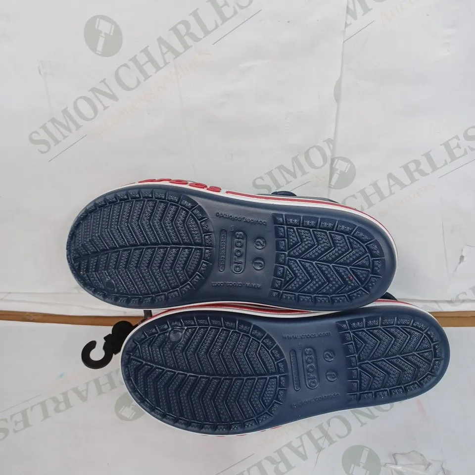 PAIR OF CHILDRENS CROCKS - NAVY / SIZE: J2 UK