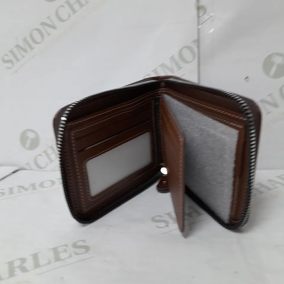 CARRKEN STYLE LEATHER WALLET IN BROWN