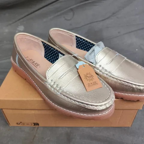 JO & JOE GOLD LEATHER LOAFERS – STYLE SHORE, SIZE 7
