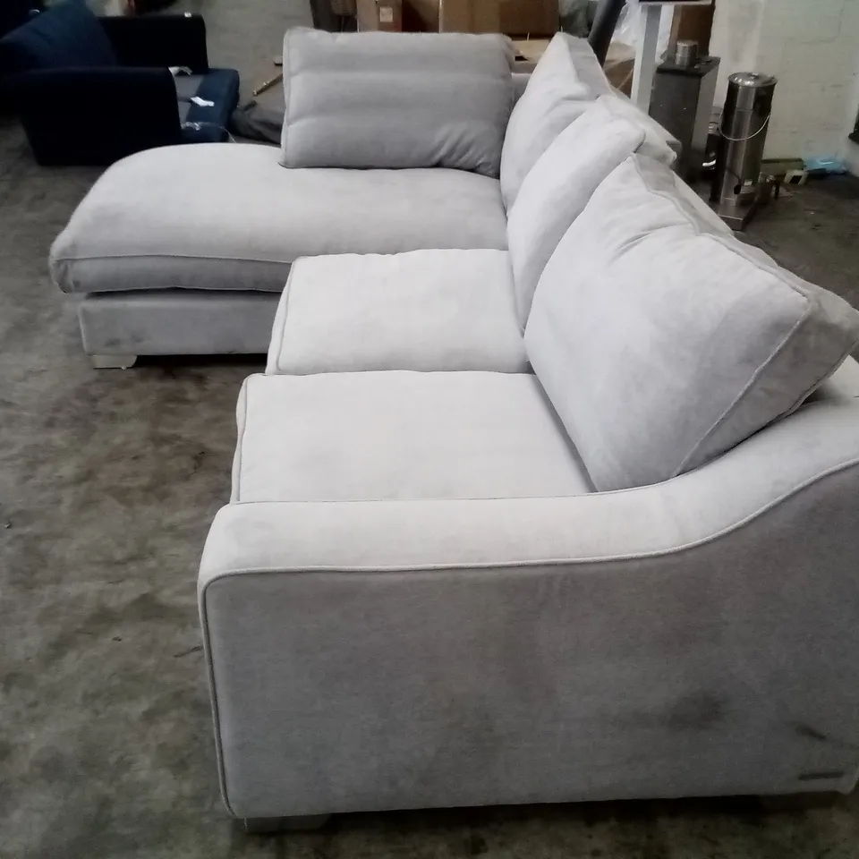 QUALITY THE LOUNGE CO DESIGNER 4 SEATER SOFA WITH CHAISE - GREY FABRIC 