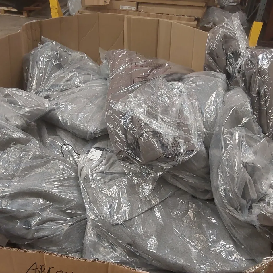 PALLET CONTAINING APPROXIMATELY 160x BRAND NEW SIMPLY BE AND JD WILLIAMS COATS/BLAZERS ECT