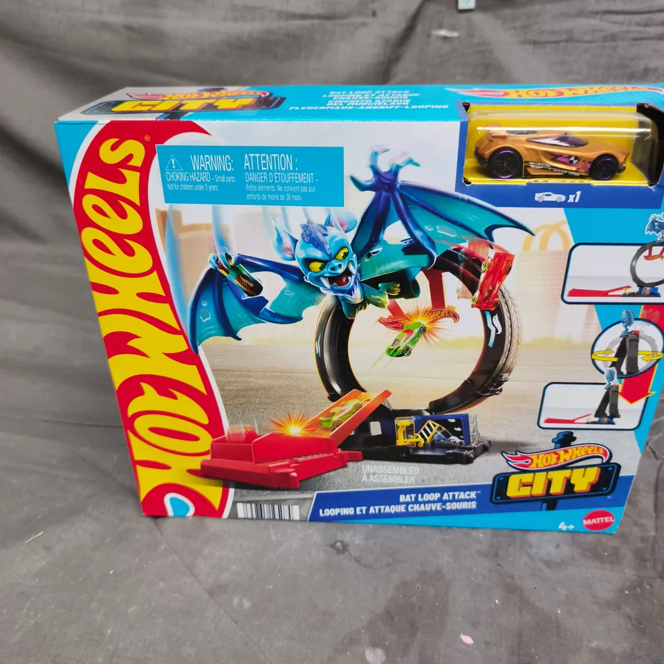 HOT WHEELS CITY BAT LOOP ATTACK TRACK SET