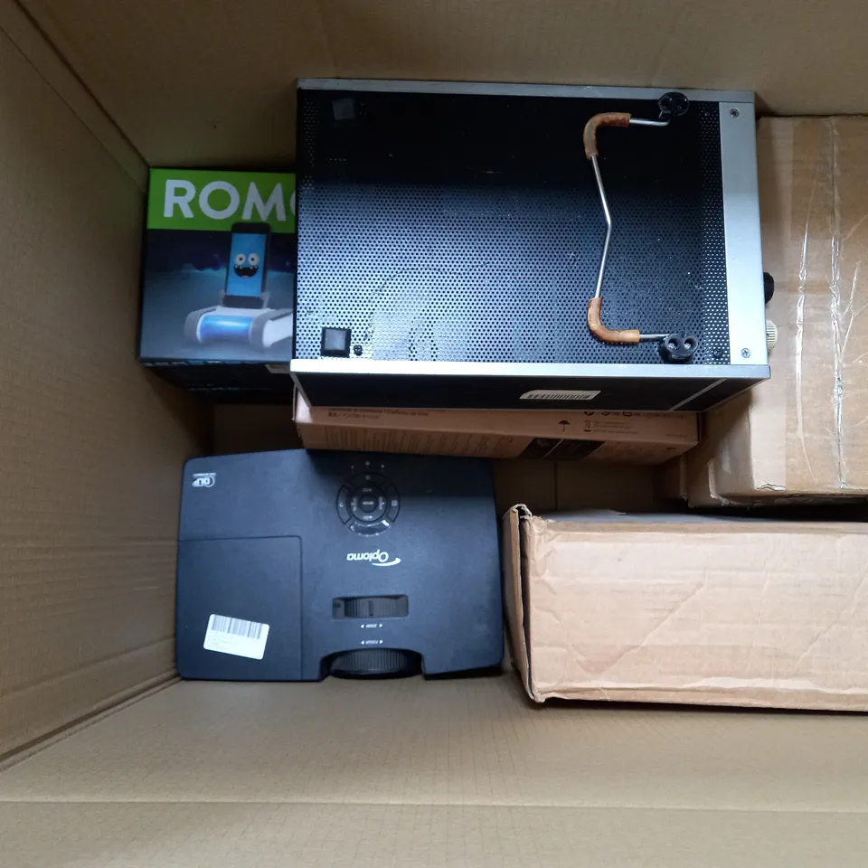 LARGE BOX OF 15 ASSORTED ELECTRICAL ITEMS TOO INCLUDE PROJECTORS , CHARGING STATIONS AND LAMP MONITORS , ETC 