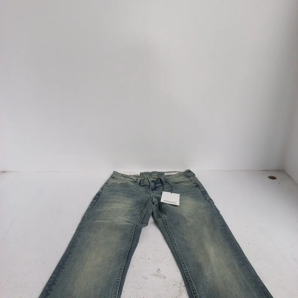BERSHKA BOOTCUT SLIM PETITE JEANS UK 04