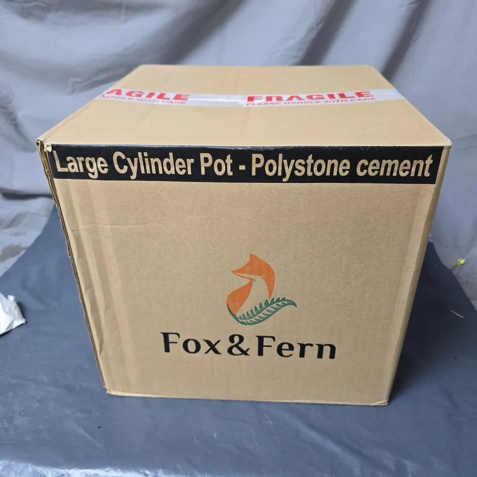 BOXED FOX & FERN LARGE CYLINDER POT – POLYSTONE CEMENT