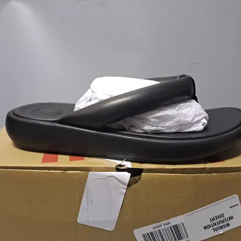 BOXED FITFLOP PADDED FLIP FLIP IN BLACK - UK 5 