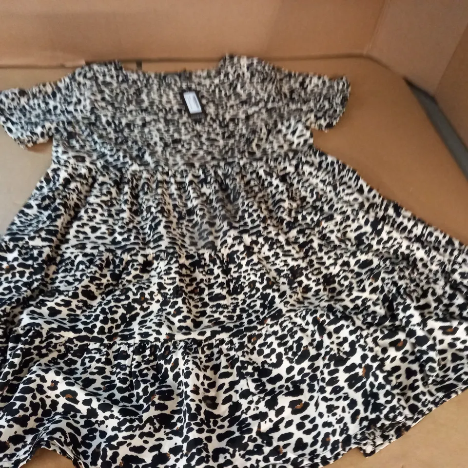 BOOHOO LEOPARD PRINT RUFFLE SLEEVE SMOCK DRESS - 16
