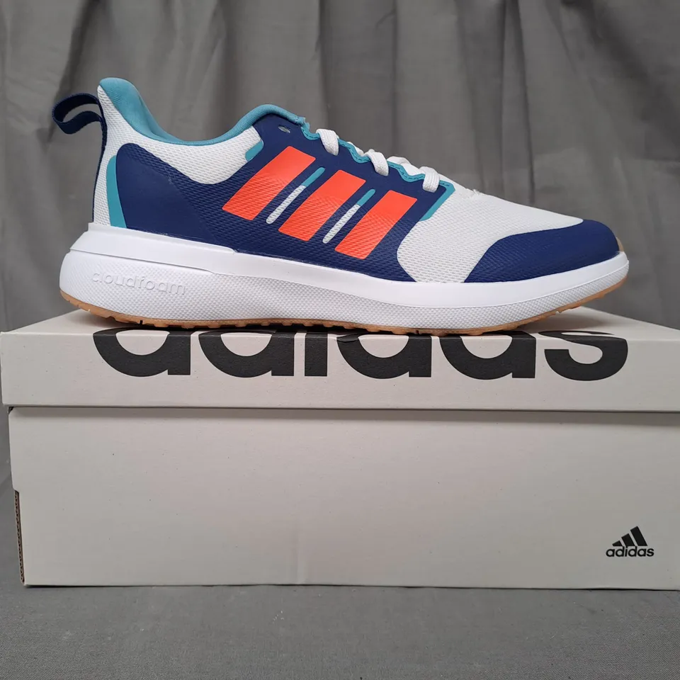 BOXED PAIR OF ADIDAS FORTARUN 2.0 K SHOES IN WHITE/BLUE/ORANGE UK SIZE 4