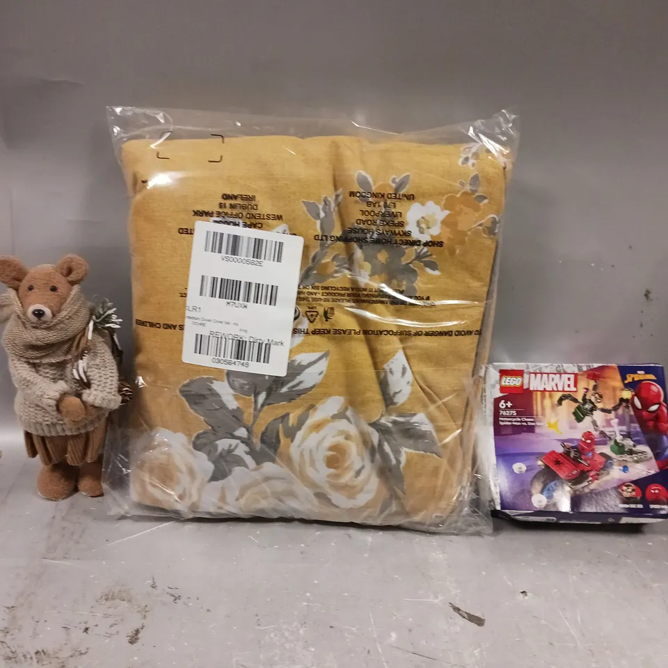 BOX OF APPROXIMATELY 5 ASSORTED ITEMS TO INCLUDE - DUVET COVER SET , LEGO MARVEL SPIDER MAN , BEARS IN JUMPER ETC