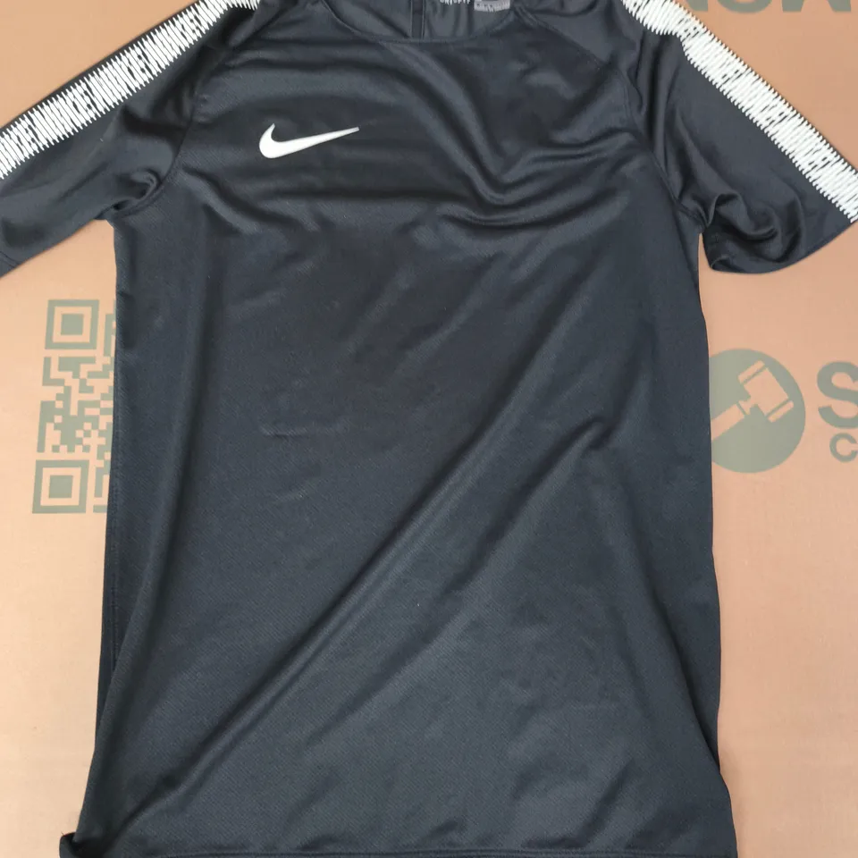 NIKE DRI-FIT T-SHIRT IN BLACK/WHITE SIZE SMALL
