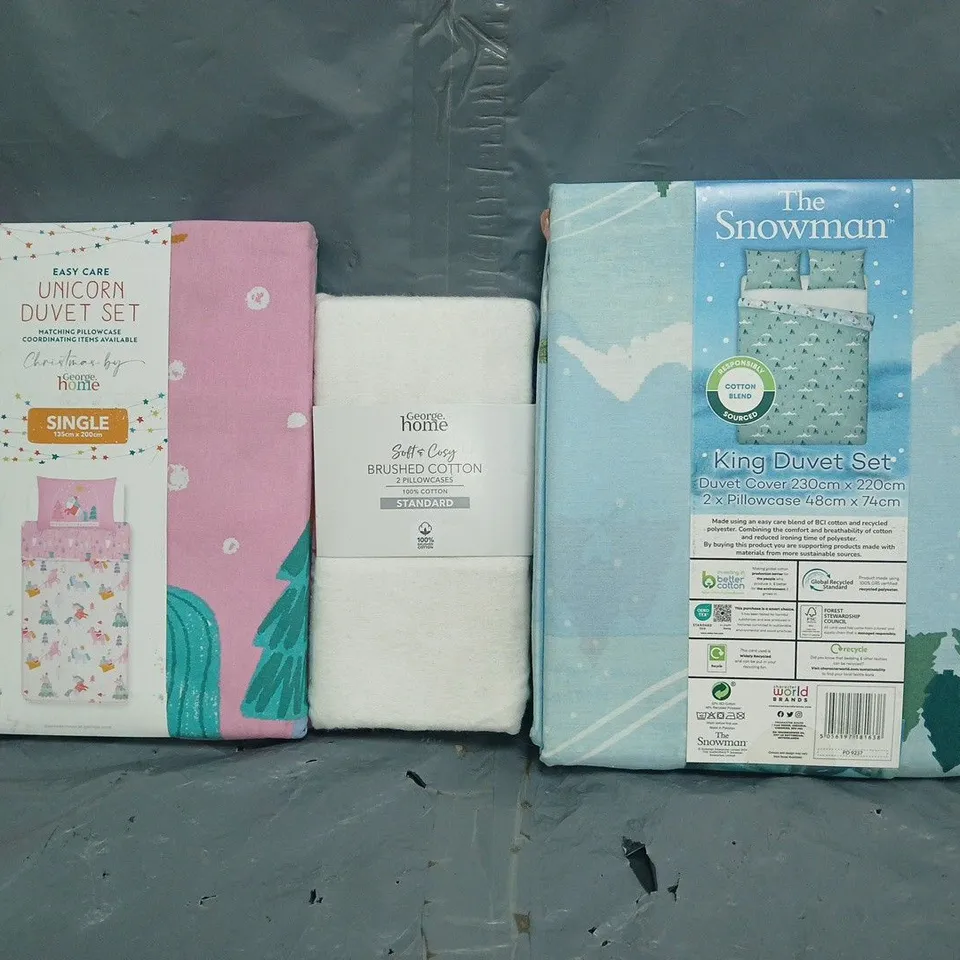 BOX OF APPROXIMATELY 10 ASSORTED BEDDING ITEMS IN VARIOUS STYLES, SIZES, AND COLOURS TO INCLUDE DUVET SETS AND PILLOWCASES, ETC - COLLECTION ONLY