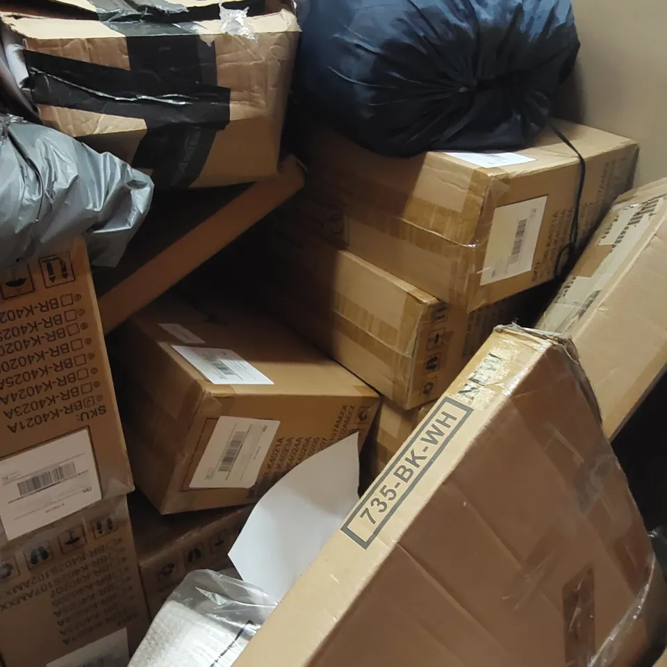 PALLET OF ASSORTED HOUSEHOLD GOODS AND PRODUCTS TO INCLUDE; A LARGE QUANTITY OF KIDS SCOOTERS, CONSOLE TABLE, DUMBELL RACK, BOXED FURNITURE ETC