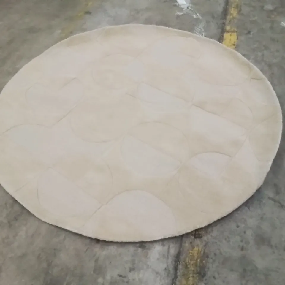 QUALITY DESIGNER AREA RUG - APPROXIMATELY 160X160CM