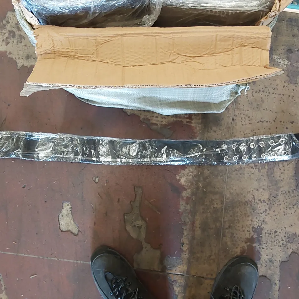 BOX OF FAUX LEATHER BELTS - QUANTITY UNSPECIFIED (1 BOX)
