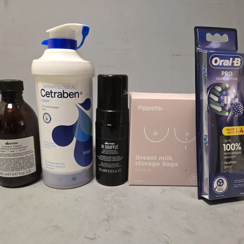 APPROXIMATELY 10 ASSORTED HEALTH & BEAUTY ITEMS TO INCLUDE - ORAL B PRO TOOTHBURSH HEADS , PIPPETA BREAST MILK STORAGE BAGS , DAVINES OI SOUFFLE ETC