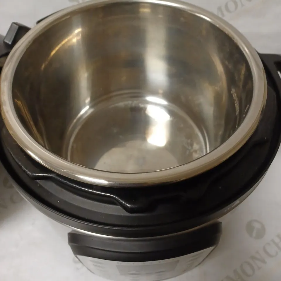 INSTANT POT DUO MINI PRESSURE COOKER
