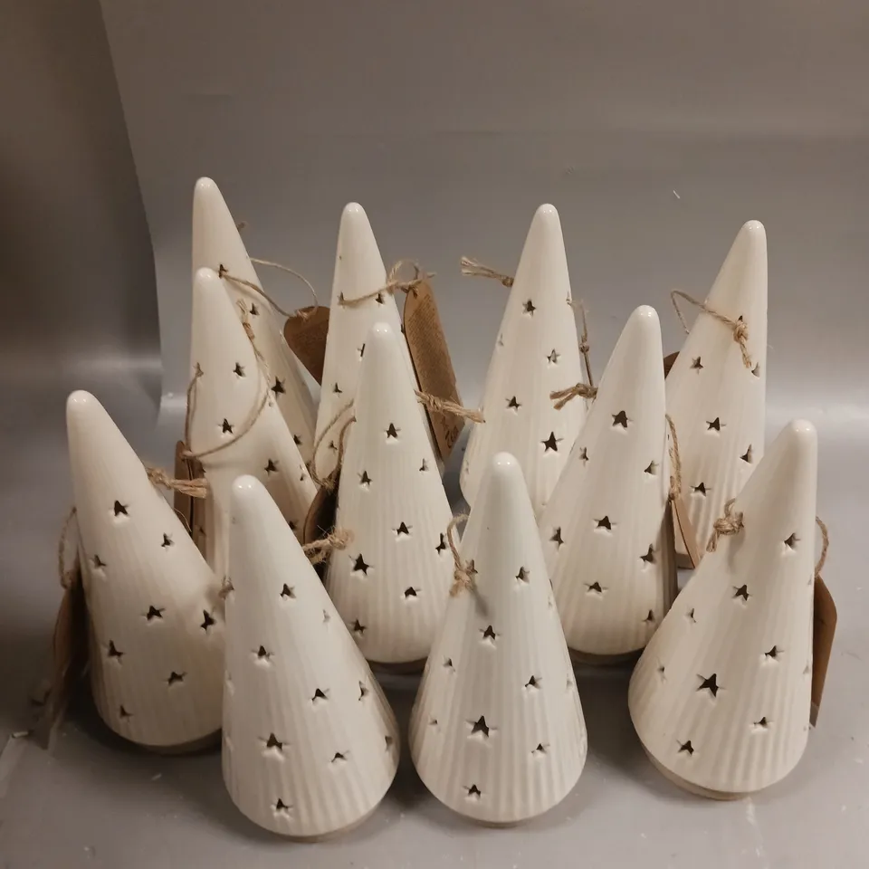 APPROXIMATELY 15 ASSORTED HOMEWARE PRODUCTS TO INCLUDE MINI LIGHT UP TREE, PHOTO FRAMES, DECORATIVE PUMPKINS ETC - COLLECTION ONLY 