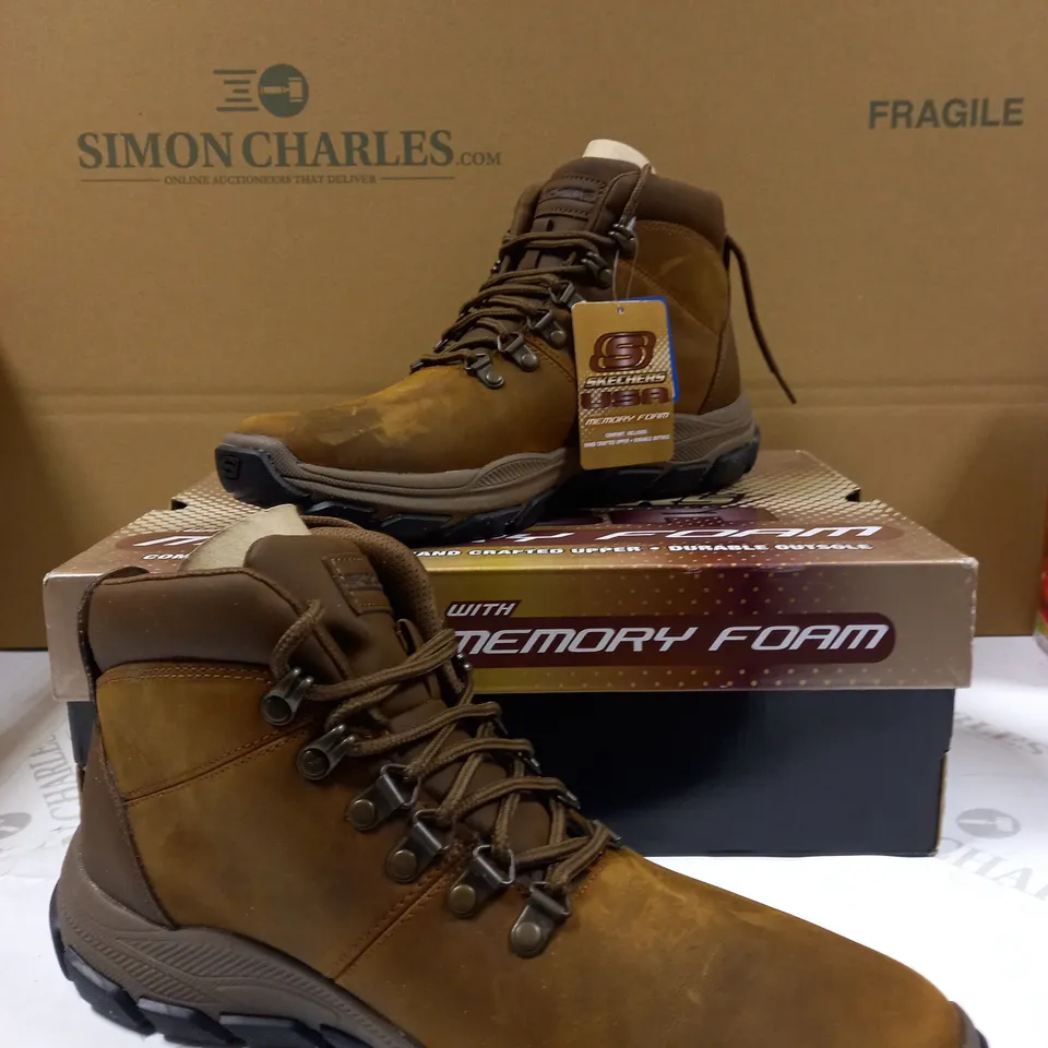 SKETCHERS MENS LACE UP BOOT SIZE 9
