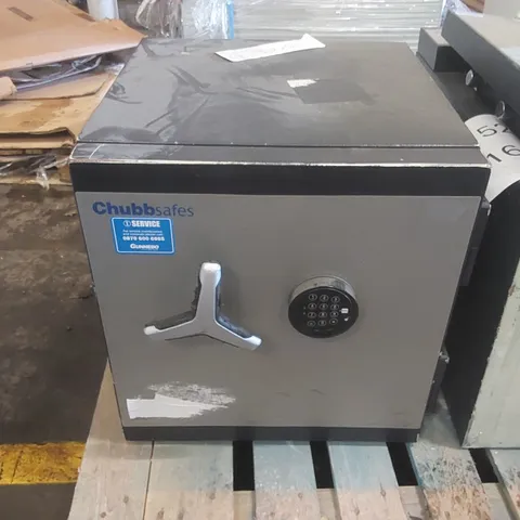 CHUBBSAFES HEAVY DUTY SECURITY SAFE - LOCKED