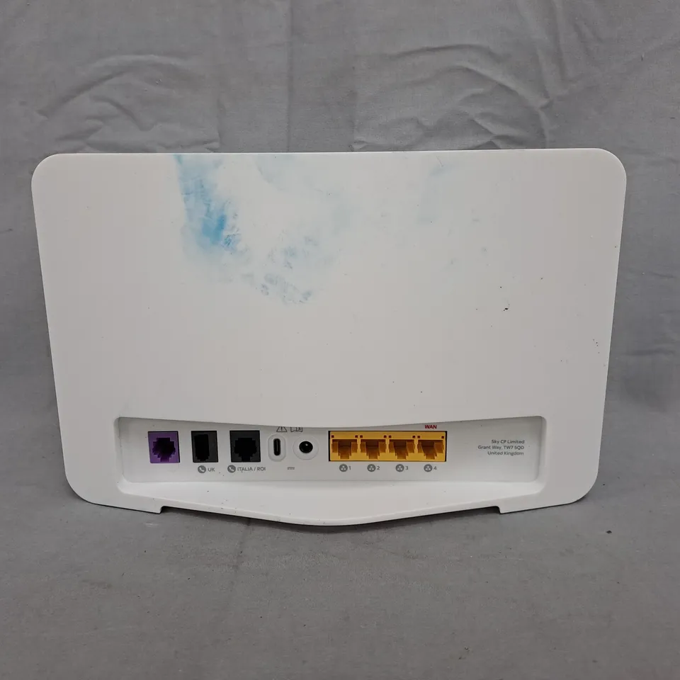 SKY SR213-02-UK WHITE WIRELESS ROUTER