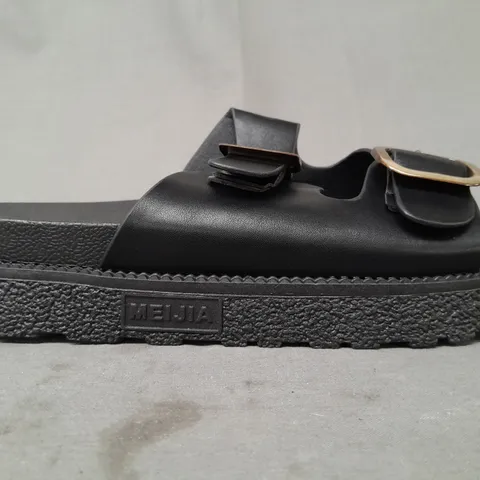 BOXED PAIR OF MEIJIA OPEN TOE FOOTBED SANDALS IN BLACK EU SIZE 39