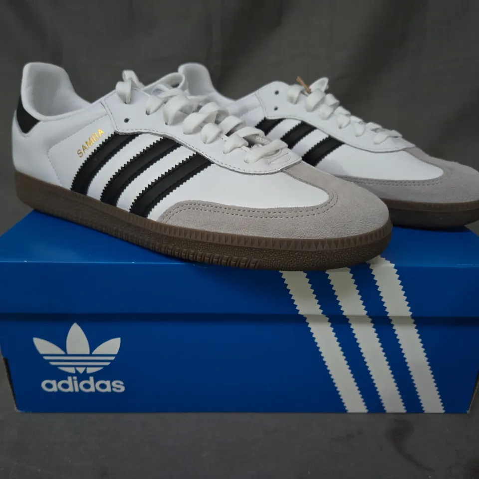 BOXED PAIR OF ADIDAS SAMBA OG SHOES IN WHITE/BLACK UK SIZE 10