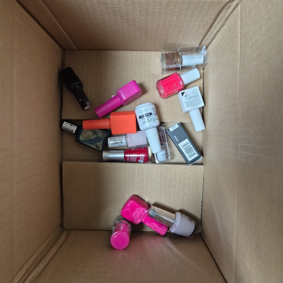 APPROXIMATELY 20 BOTTLES OF NAIL VARNISH TO INCLUDE MAYBELLINE, SPOILED AND MANICURIST