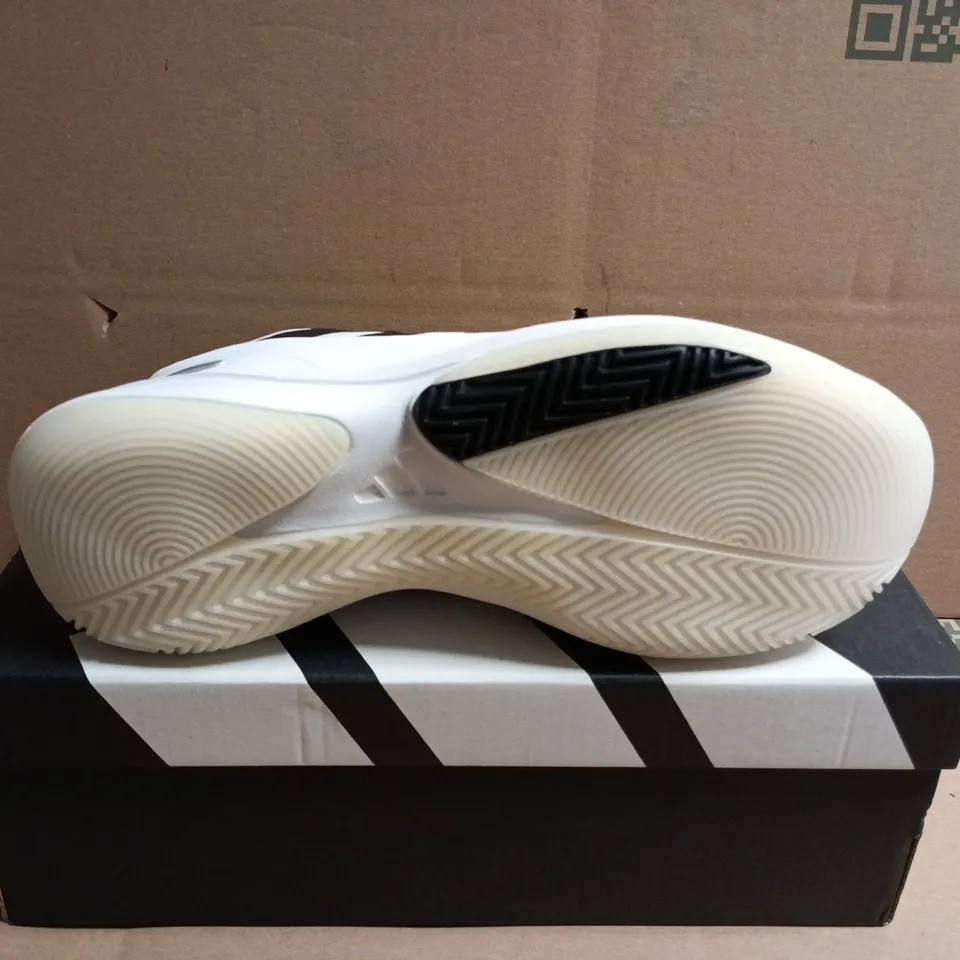 BOXED PAIR OF ADIDAS SUBZONE J BASKETBALL SHOES – WHITE/GREY/BLACK, UK 5.5