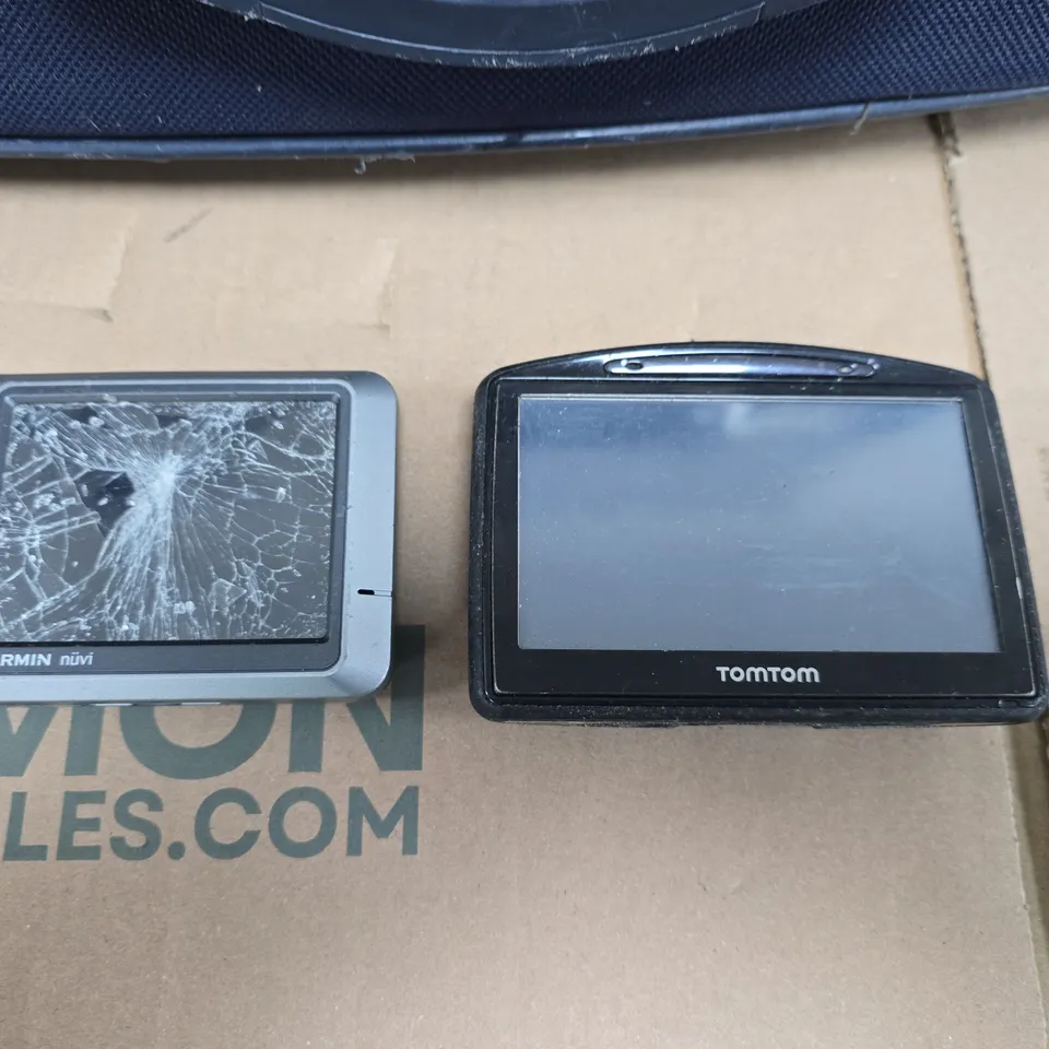 SUITCASE OF APPROXIMATELY 20 SAT NAV SYSTEMS TO INCLUDE GARMIN AND TOM TOM