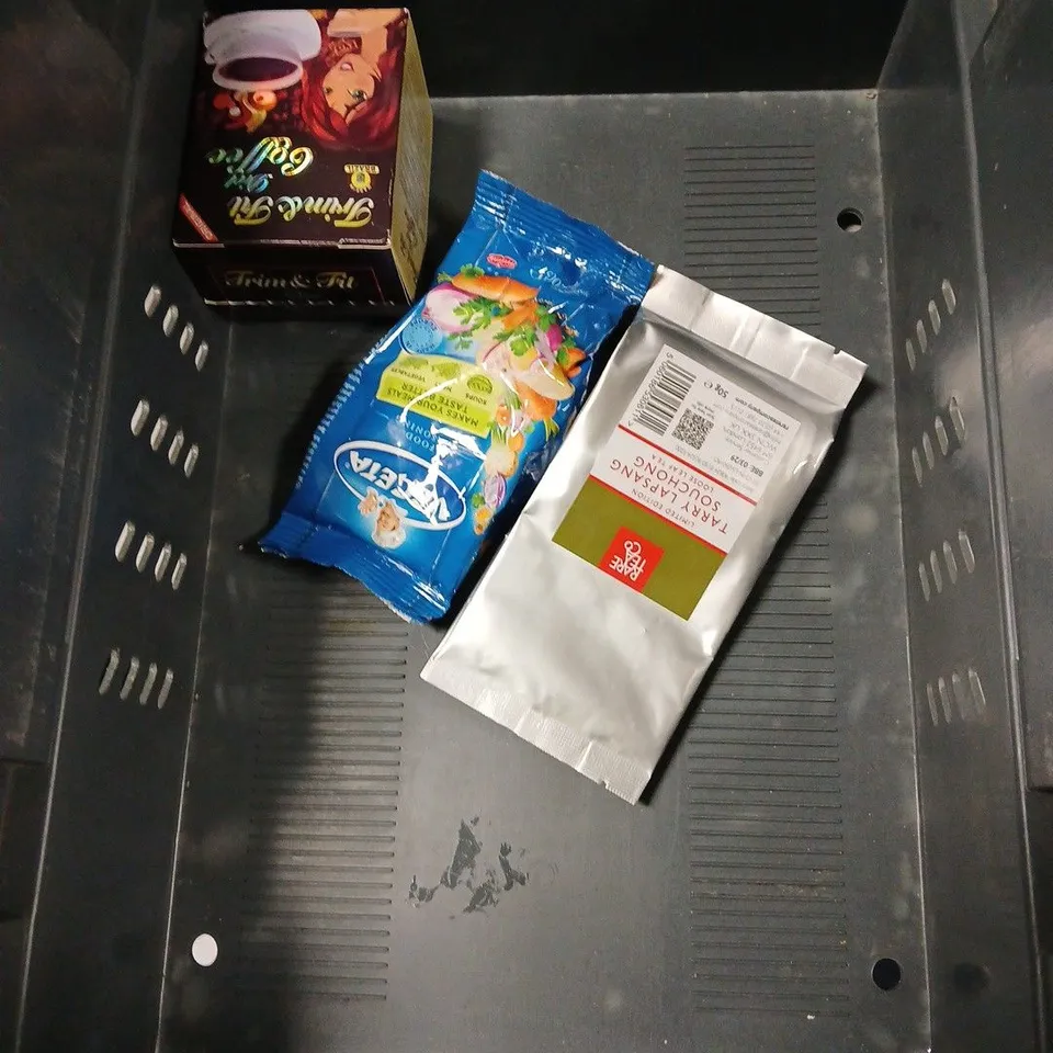 APPROXIMATELY 10 ASSORTED FOOD ITEMS TO INCLUDE - EXHALE COFFEE - CANDY KITTENS WILD STRAWBERRY - THE CHEF'S PANTRY MARMITE PEANUT BUTTER - ETC