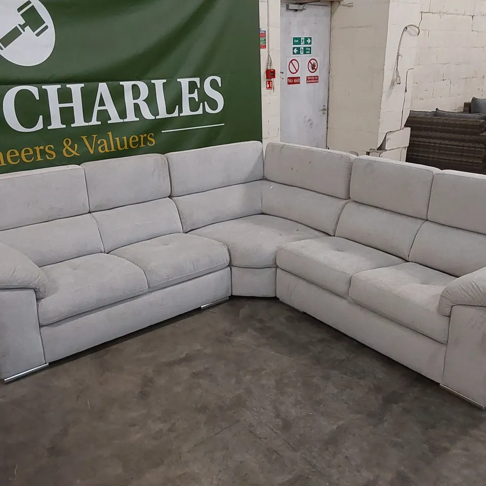DESIGNER GREY FABRIC UPHOLSTERED CORNER SOFA WITH ADJUSTABLE HEAD RESTS 