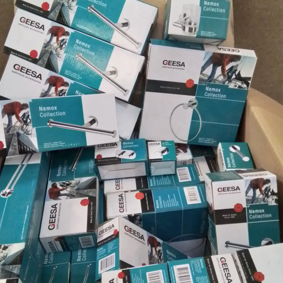 MIXED BOX OF BATHROOM FIXTURES: TOWEL HOLDERS, GLASS HOLDER, TOILET ROLL HOLDERS ECT.