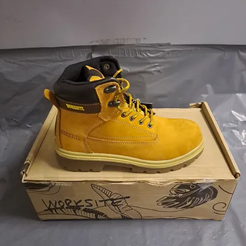 BOXED PAIR OF WORKSITE STEEL TOE BOOTS IN BROWN SIZE 4