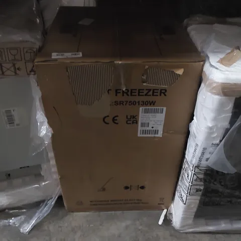 BOXED SWAN SR750130W 143L CHEST FREEZER - WHITE