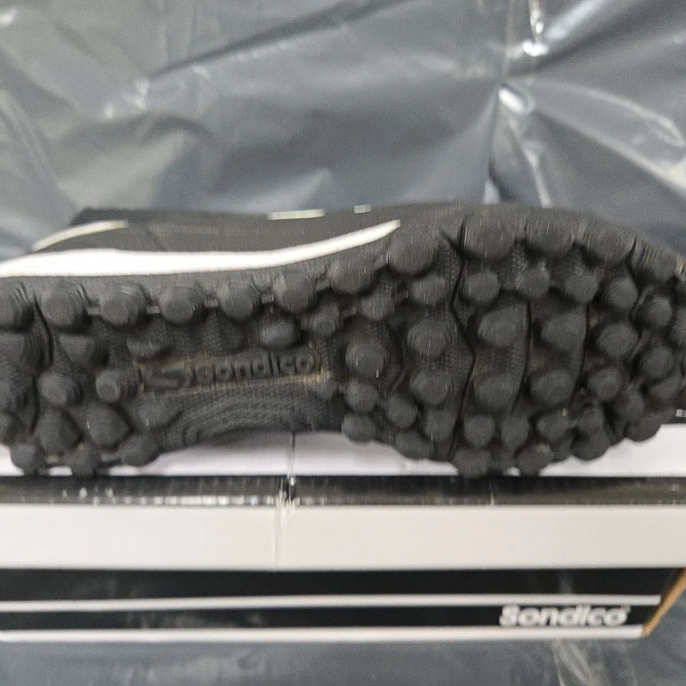 BOXED PAIR OF SONDICO CHILDRENS STRIKE TF TRAINERS IN BLACK - UK 1