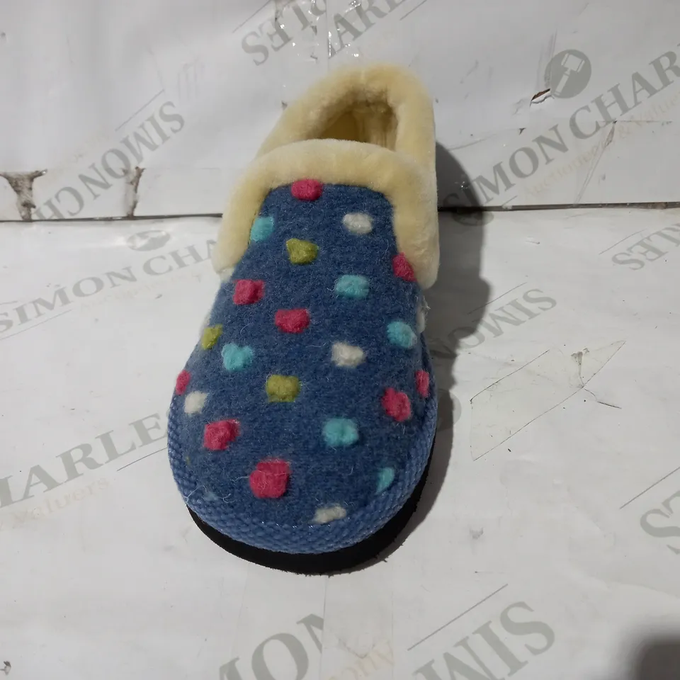 BOXED PAIR OF MOSHULU MULTICOLOUR SLIPPERS UK SIZE 3