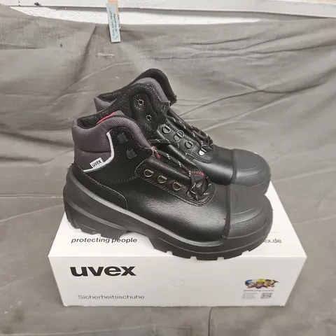 BOXED PAIR OF UVEX QUATRO PRO BOOTS IN BLACK - SIZE 41