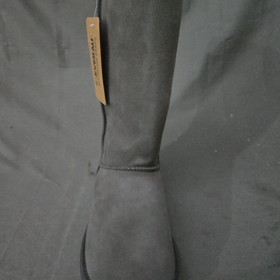 BOXED PAIR OF EVERAU WHISTLER BOOTS IN GREY EU SIZE 38