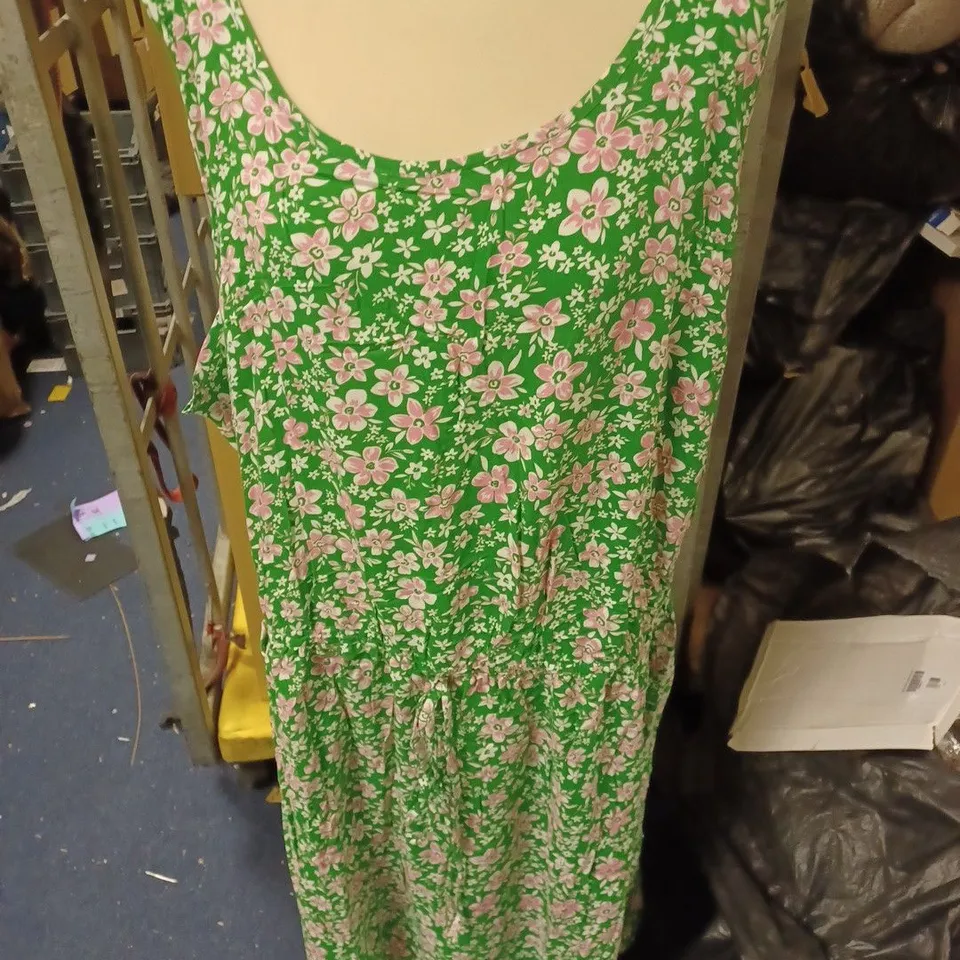 GREEN AND PINK SLEEVLES FLORAL DRESS SIZE 26-28