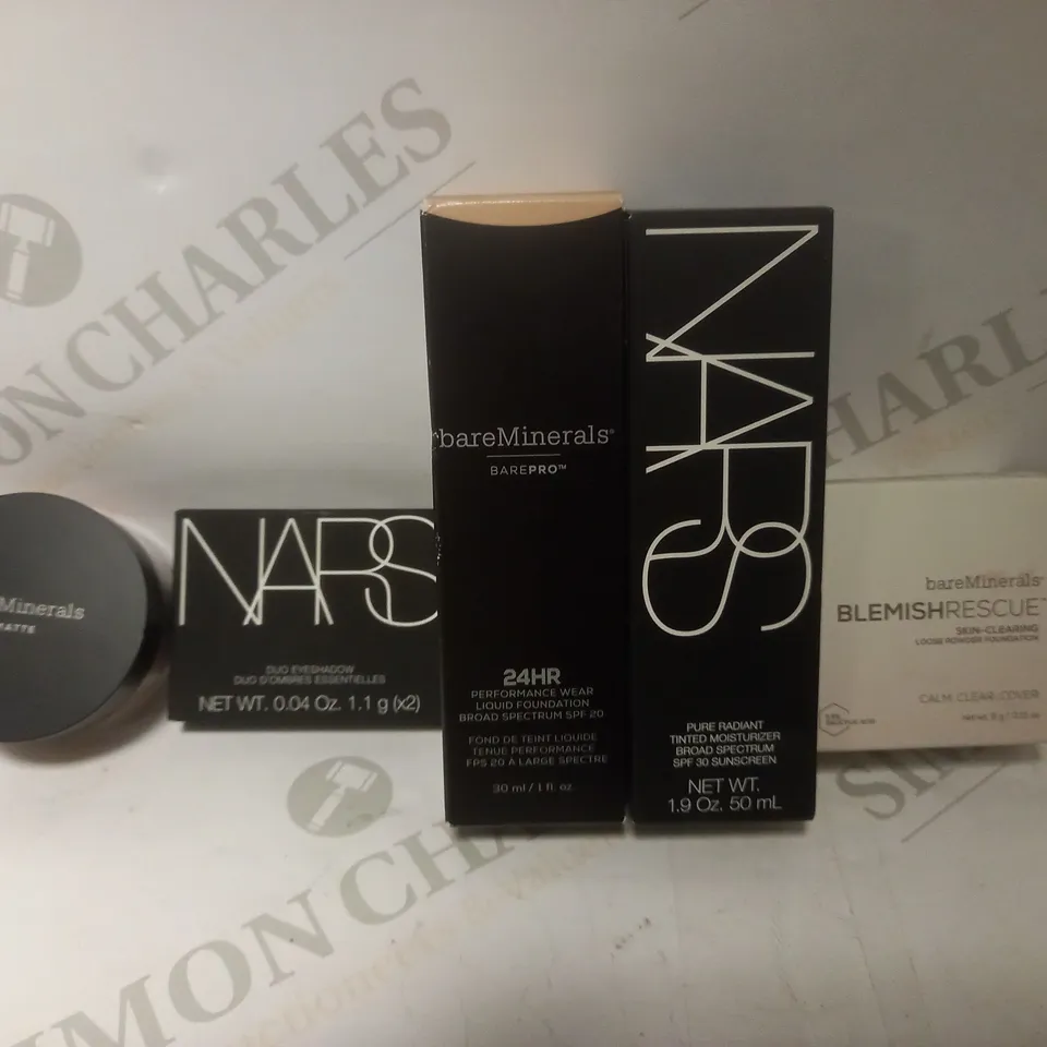 BOX OF APPROX 30 HEALTH AND BEAUTY ITEMS TO INCLUDE - BARE MINERALS LIQUID FOUNDATION SPF 20 FLAX 9.5 - BARE MINERALS MATT GOLDEN TAN 20 - NARS DUO EYESHADOW ECT